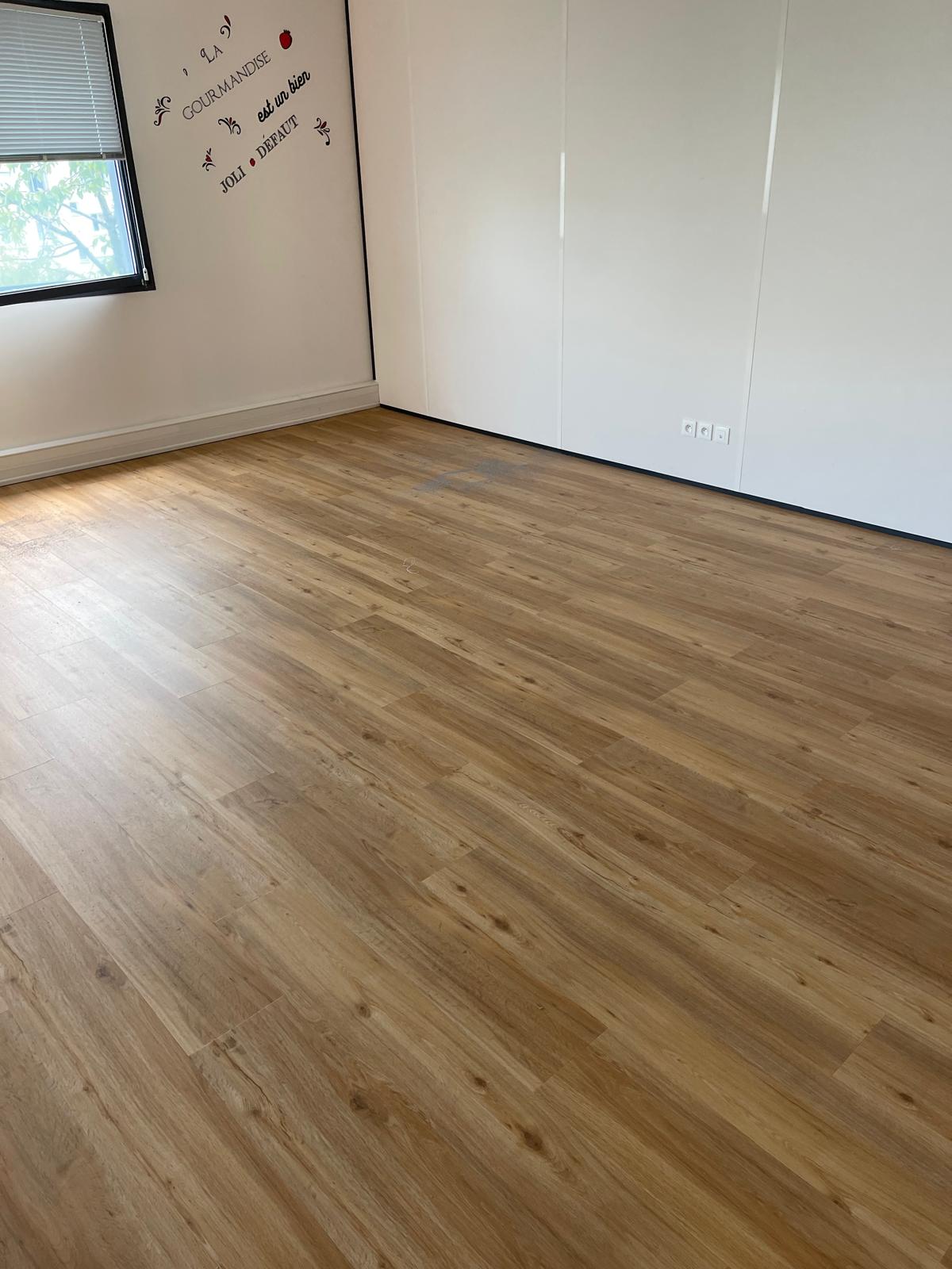 Sol stratifié — Chambre moderne