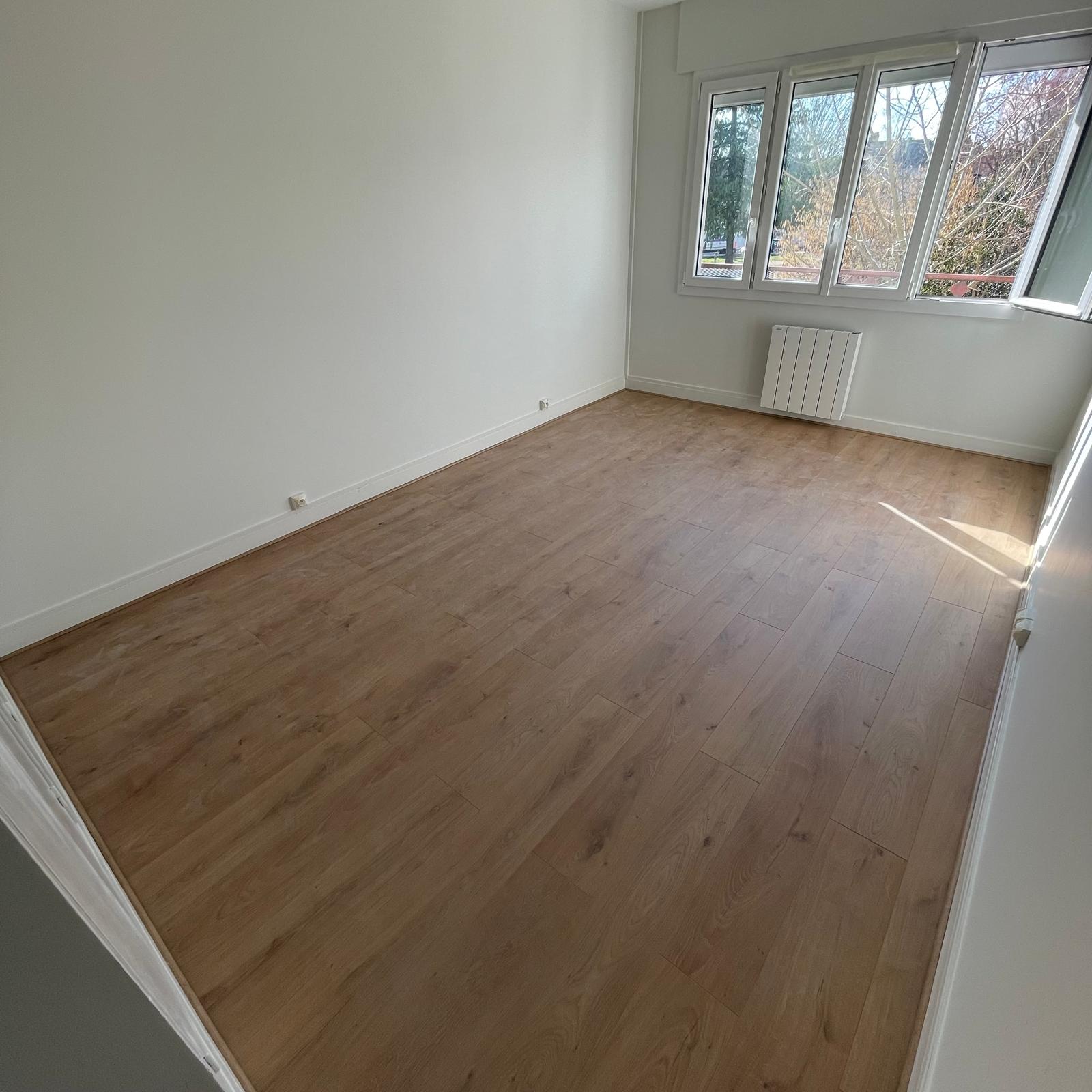 Sol stratifié — Chambre lumineuse