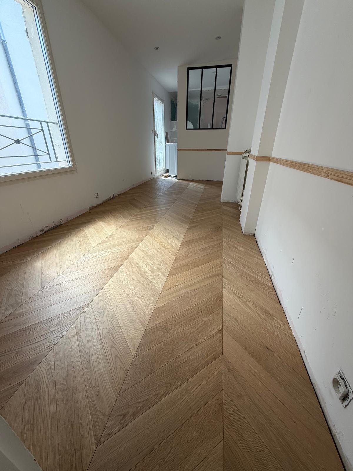Parquet pointe de Hongrie collé — Séjour